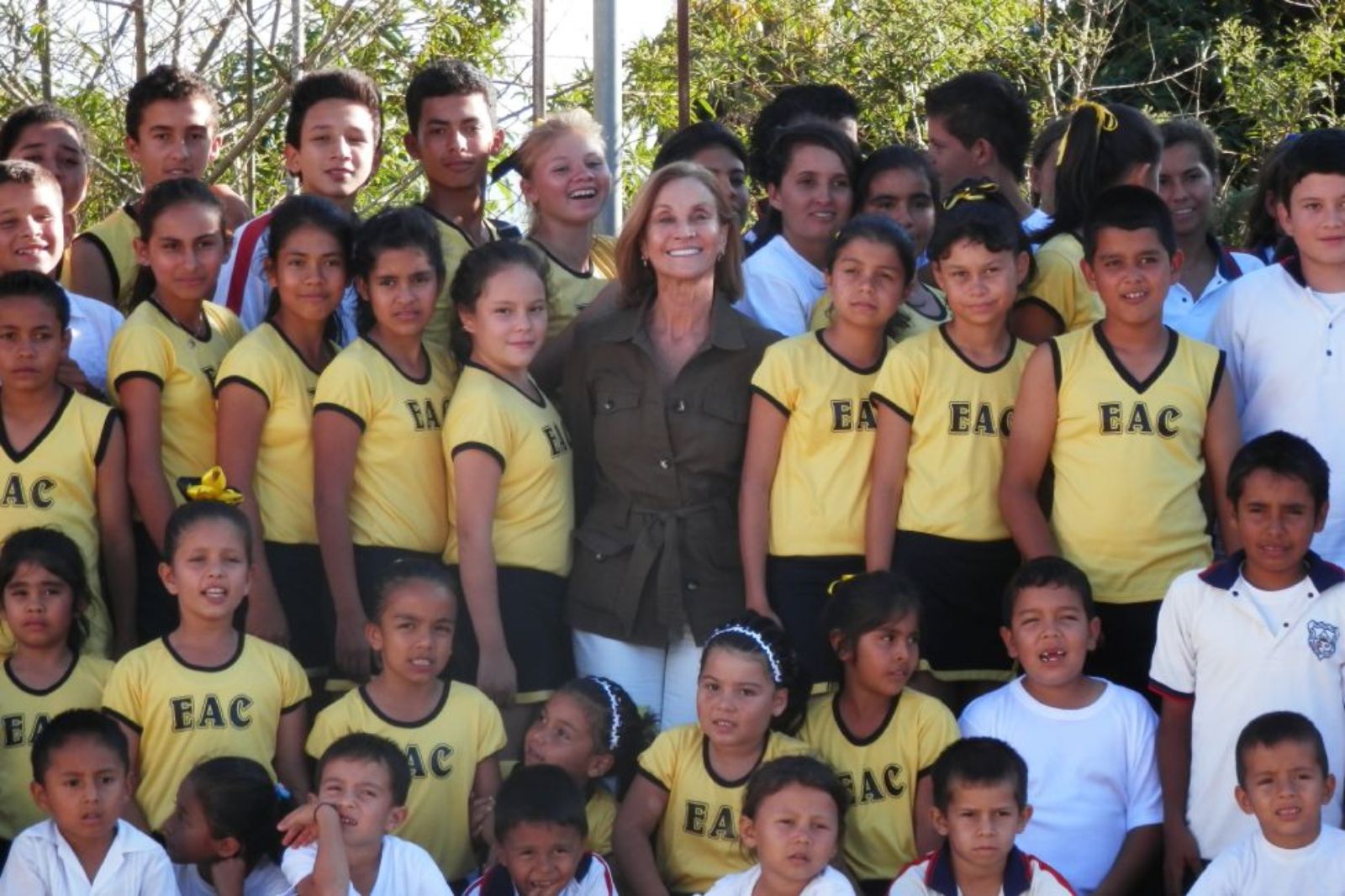 Group of children with the President of the Foundation