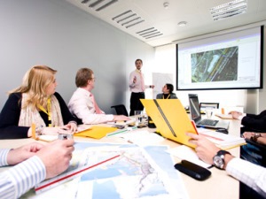 Prosegur lanza su primer curso de “Especialista en Dirección de Seguridad” junto a la Universidad Complutense de Madrid Prosegur lanza su primer curso de “Especialista en Dirección de Seguridad” junto a la Universidad Complutense de Madrid