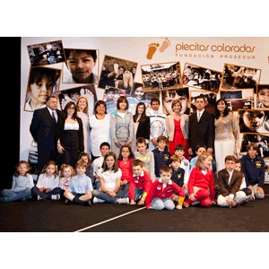 PIECITOS COLORADOS: UNA APUESTA DE EDUCACIÓN INTEGRAL PIECITOS COLORADOS: UNA APUESTA DE EDUCACIÓN INTEGRAL