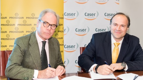 Prosegur Alarmas y Caser sellan a un acuerdo de colaboración Firma Prosegur Alarmas-Caser