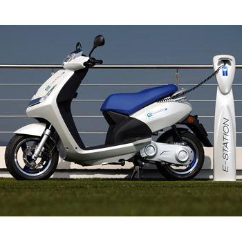 Prosegur y Peugeot Scooters se alían por la seguridad sostenible Prosegur y Peugeot Scooters se alían por la seguridad sostenible