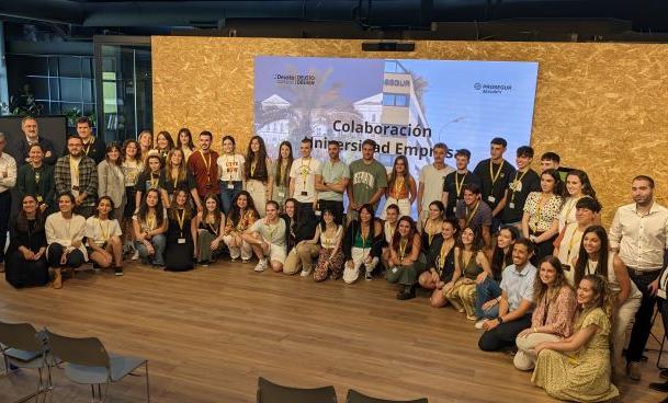 Prosegur y la Universidad de Deusto forman a estudiantes de ingeniería para afrontar los retos del futuro de la seguridad Prosegur y la Universidad de Deusto forman a estudiantes de ingeniería para afrontar los retos del futuro de la seguridad